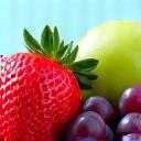 色鮮やかなベリー類やリンゴのイラスト。爽やかでフレッシュな印象。